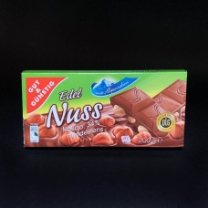 Молочний шоколад з цільним фундуком Edel Nuss Edeka