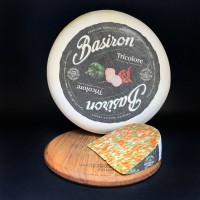 Сир Гауда молодий Триколор з козячого молока, болгарським перцем і чилі 34% Tricolore Basiron